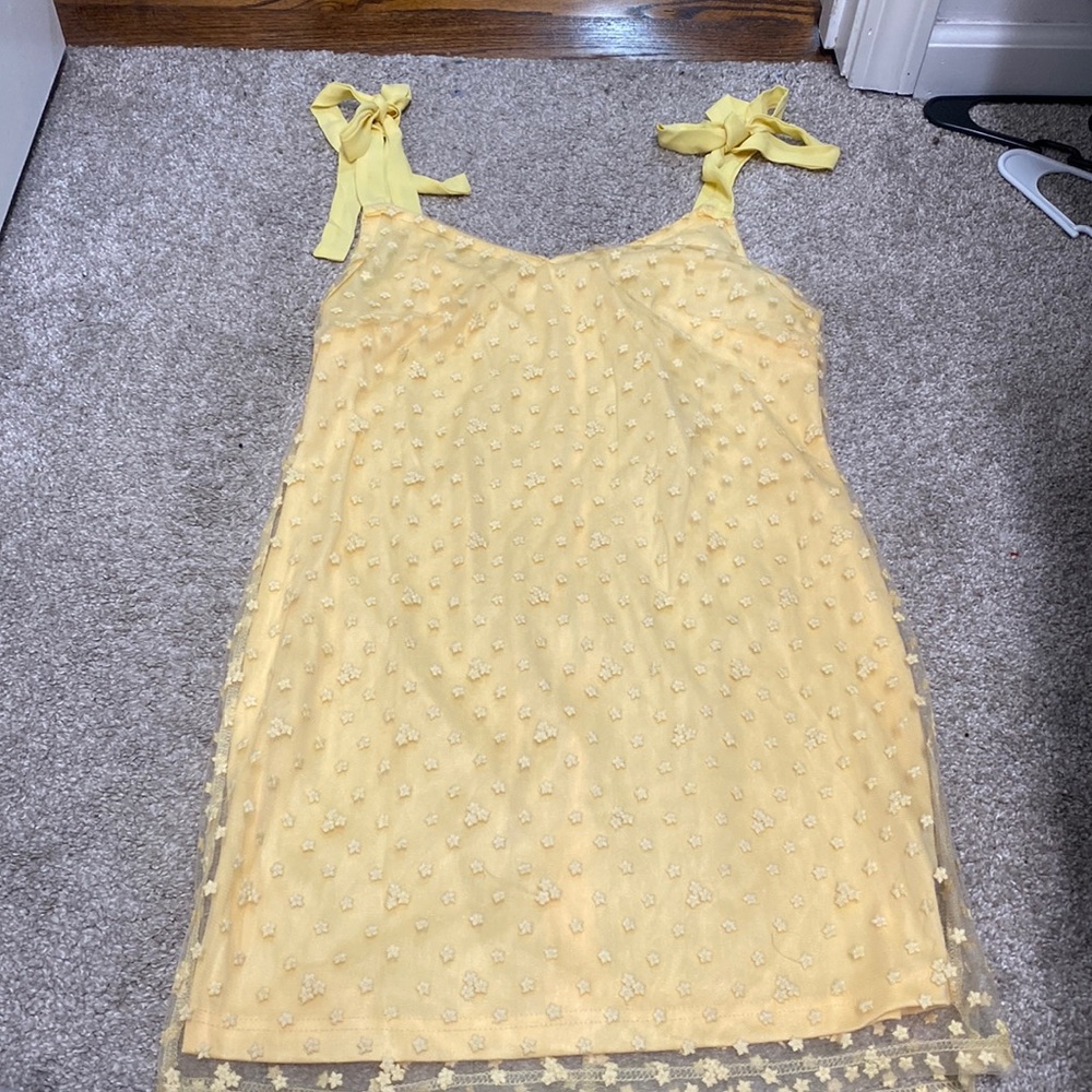 Francesca’s size large NWT yellow flower tie dress